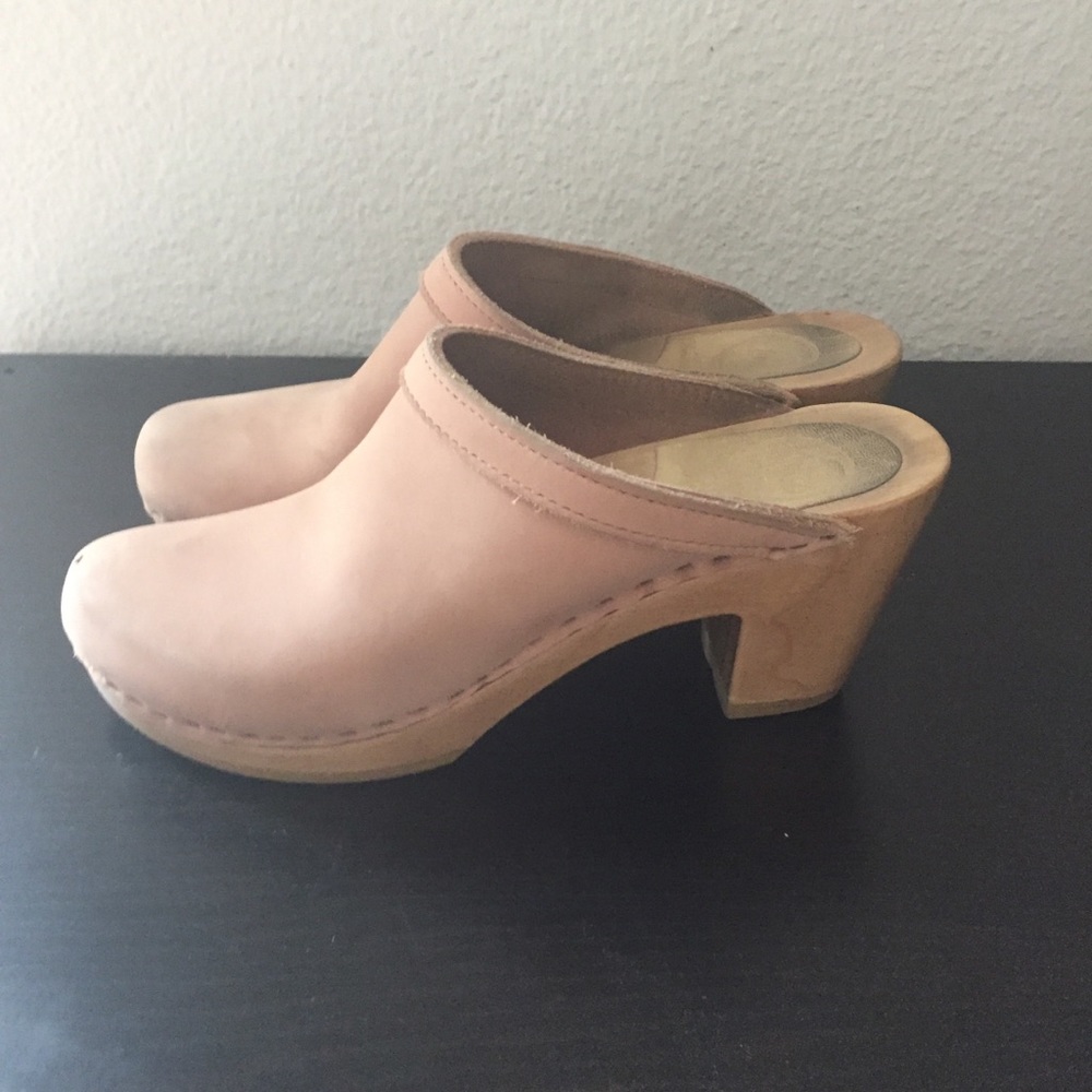 No. 6 Clogs in Sand